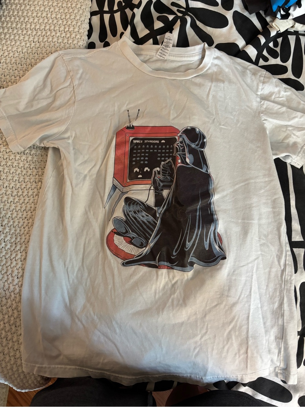Darth Vader playing Space Invaders T-Shirt